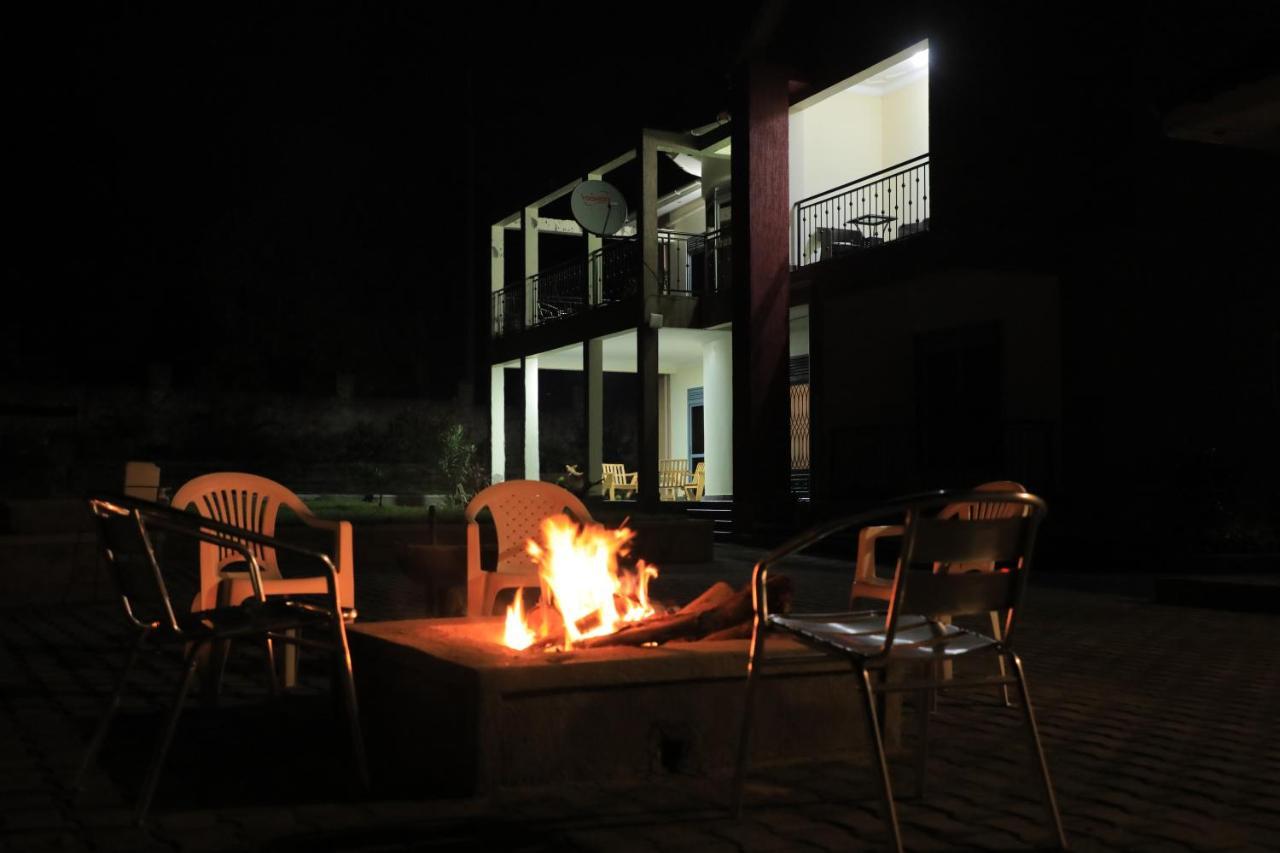 Silver Oaks Hotel Boma Fort Portal Eksteriør billede