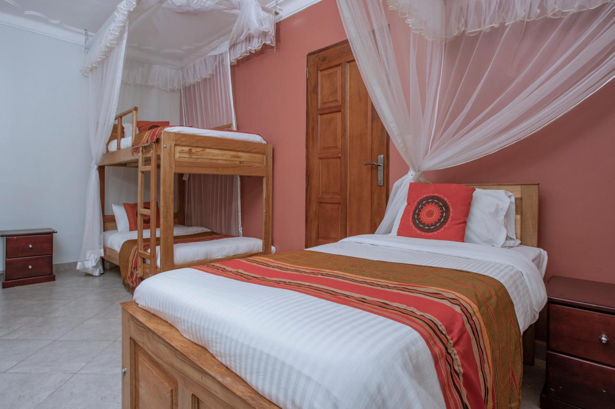Silver Oaks Hotel Boma Fort Portal Eksteriør billede