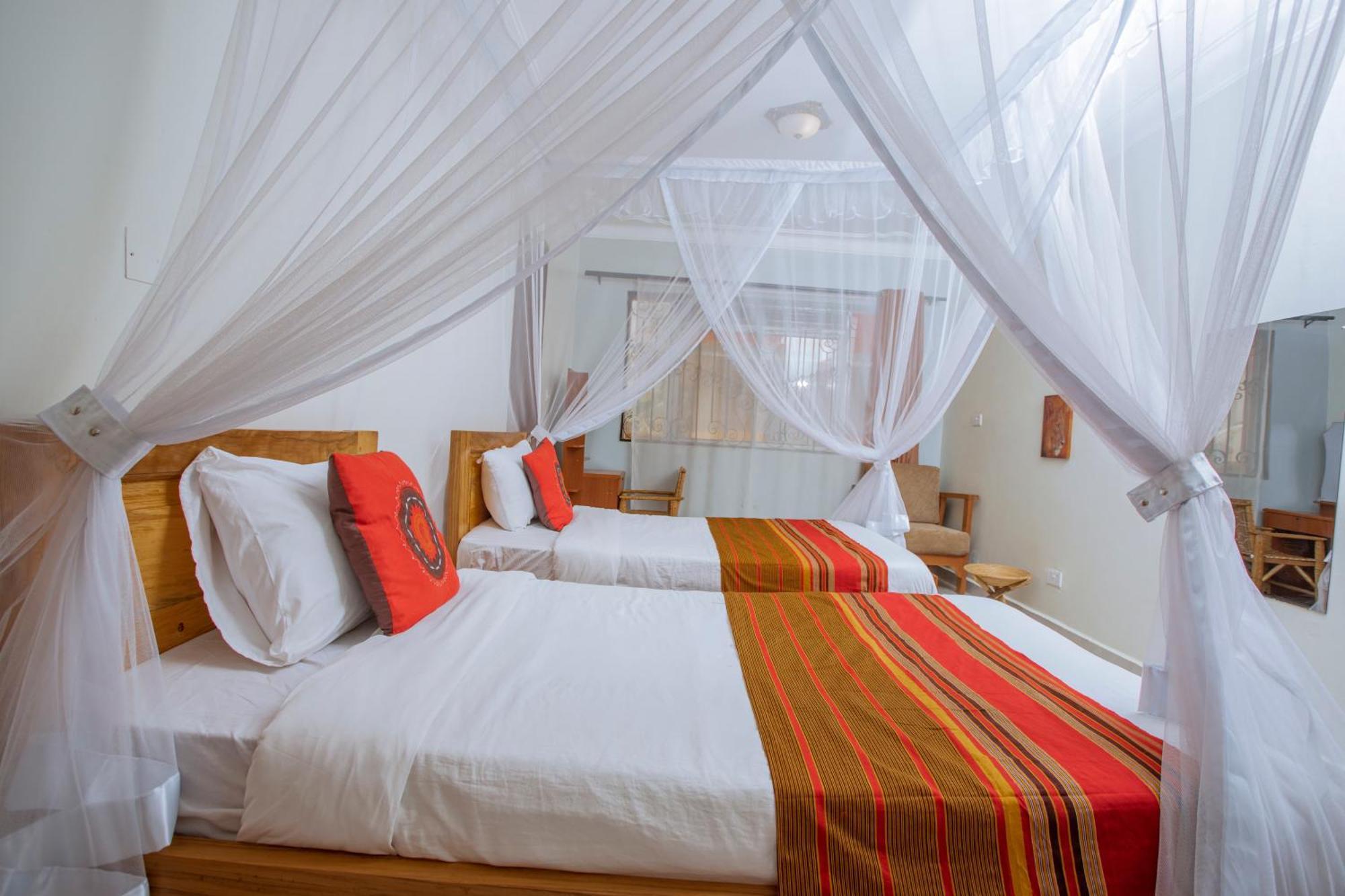 Silver Oaks Hotel Boma Fort Portal Eksteriør billede