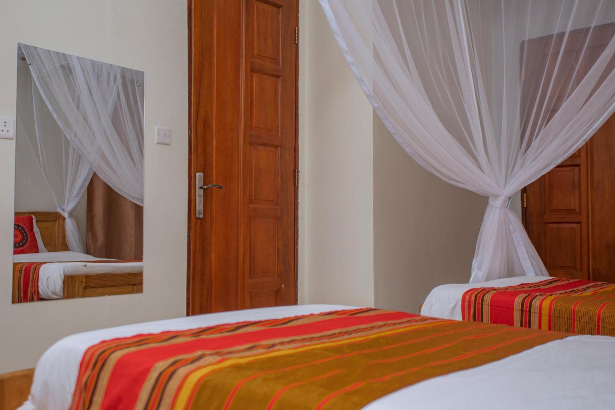 Silver Oaks Hotel Boma Fort Portal Eksteriør billede