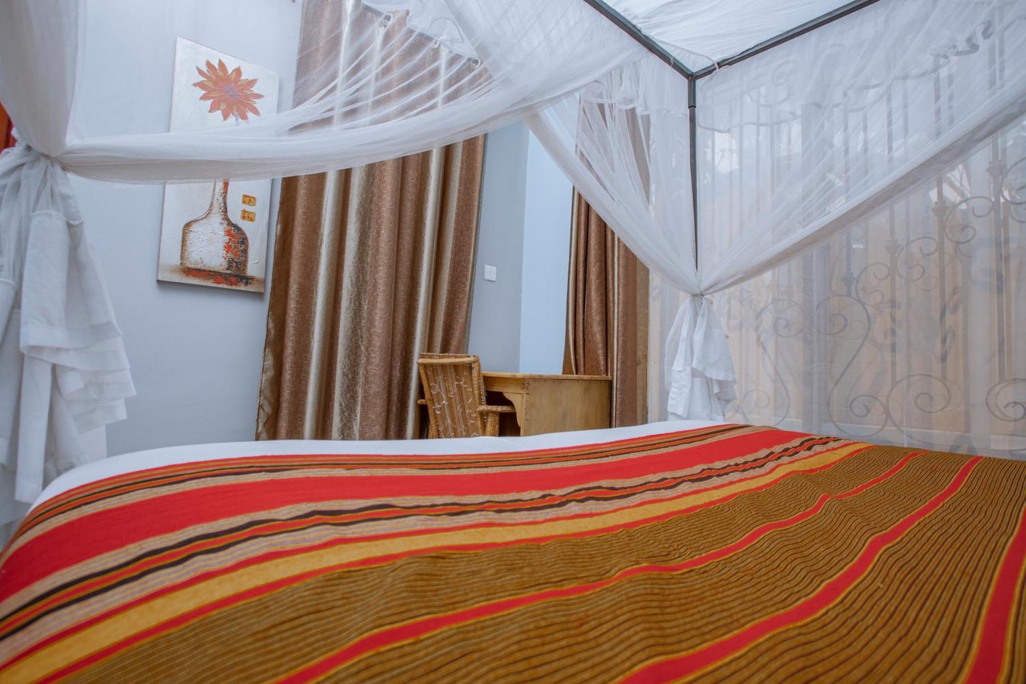 Silver Oaks Hotel Boma Fort Portal Eksteriør billede