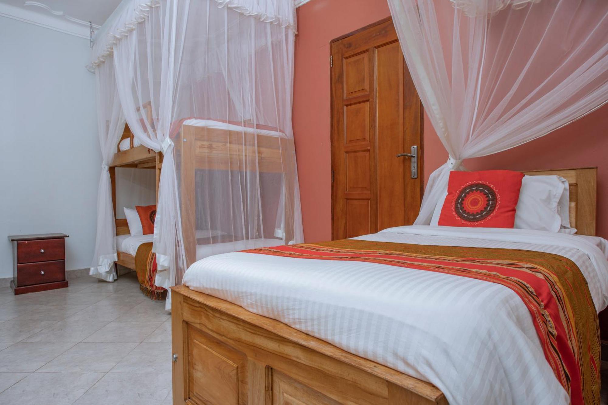 Silver Oaks Hotel Boma Fort Portal Eksteriør billede