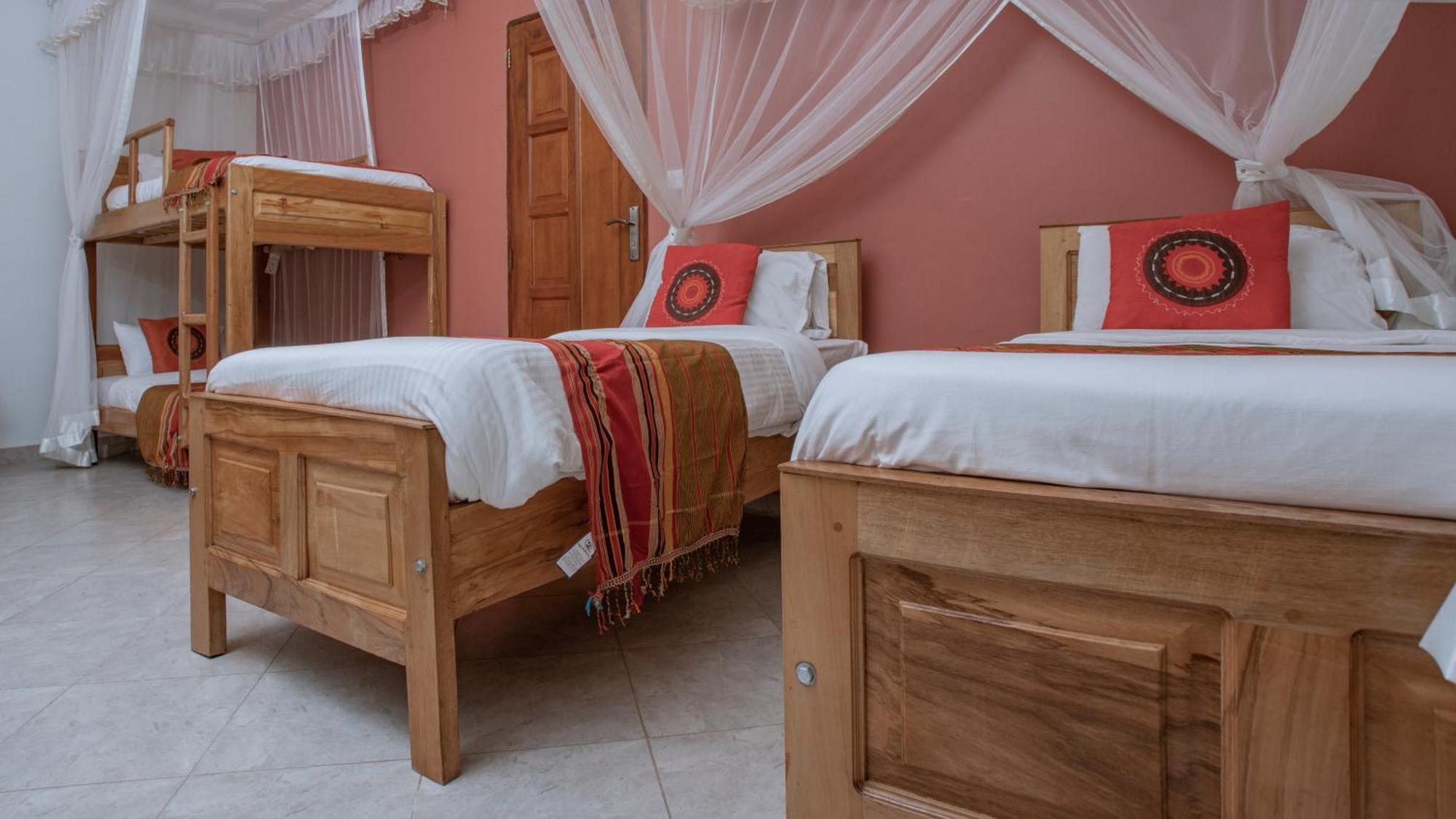 Silver Oaks Hotel Boma Fort Portal Eksteriør billede