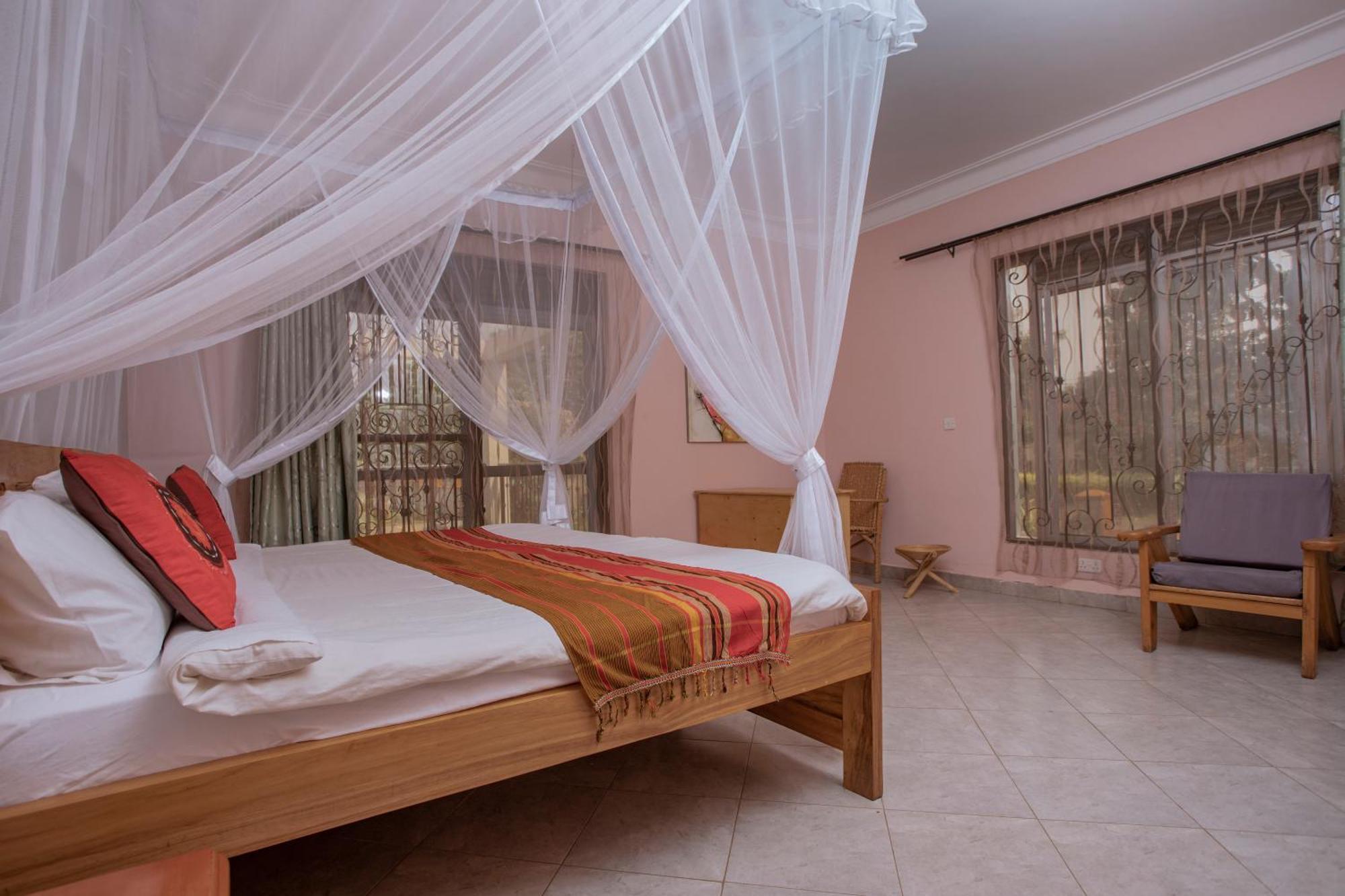 Silver Oaks Hotel Boma Fort Portal Eksteriør billede