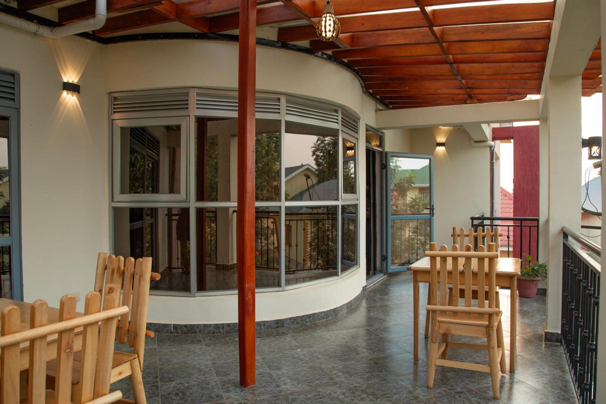 Silver Oaks Hotel Boma Fort Portal Eksteriør billede