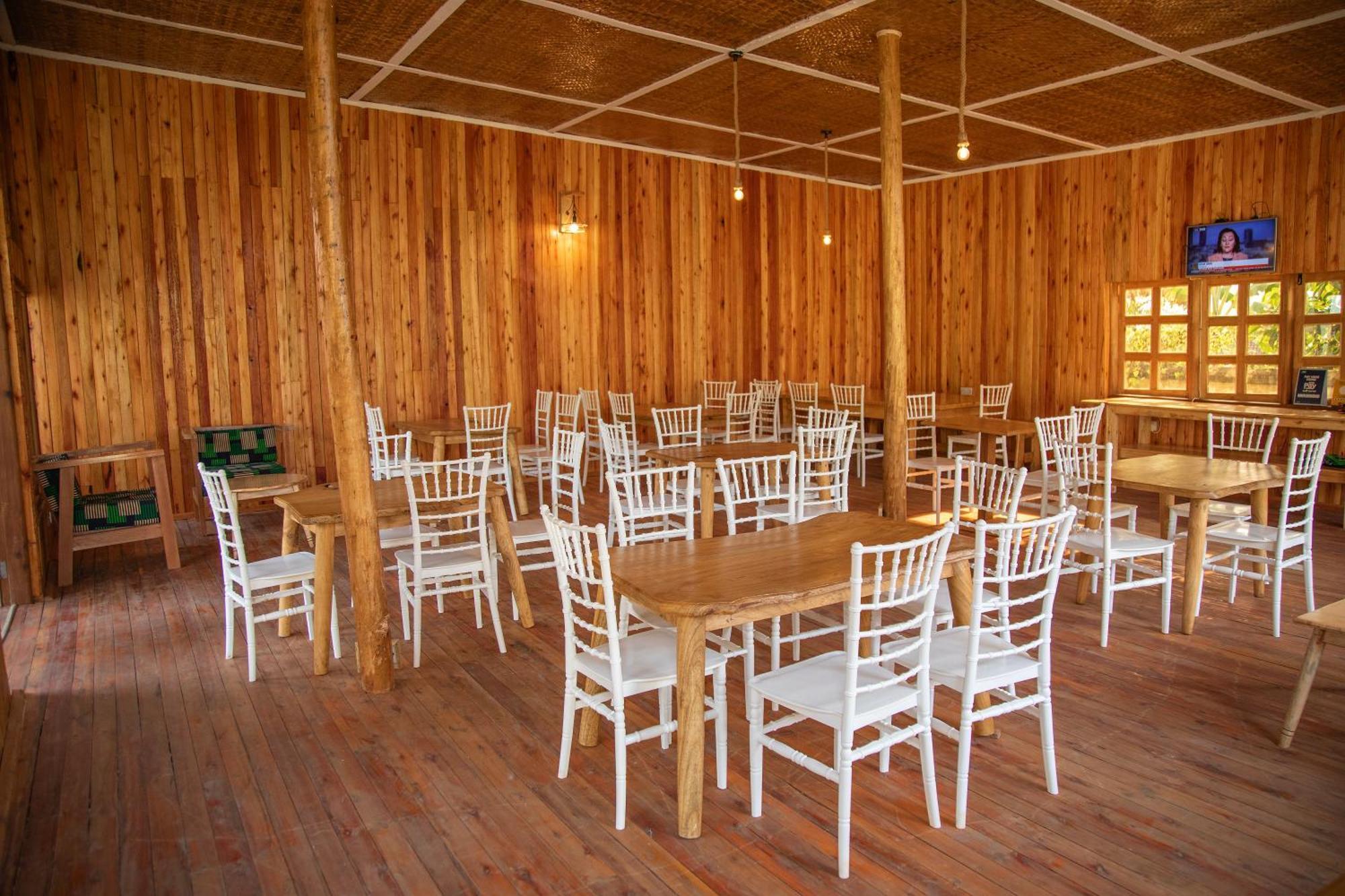 Silver Oaks Hotel Boma Fort Portal Eksteriør billede