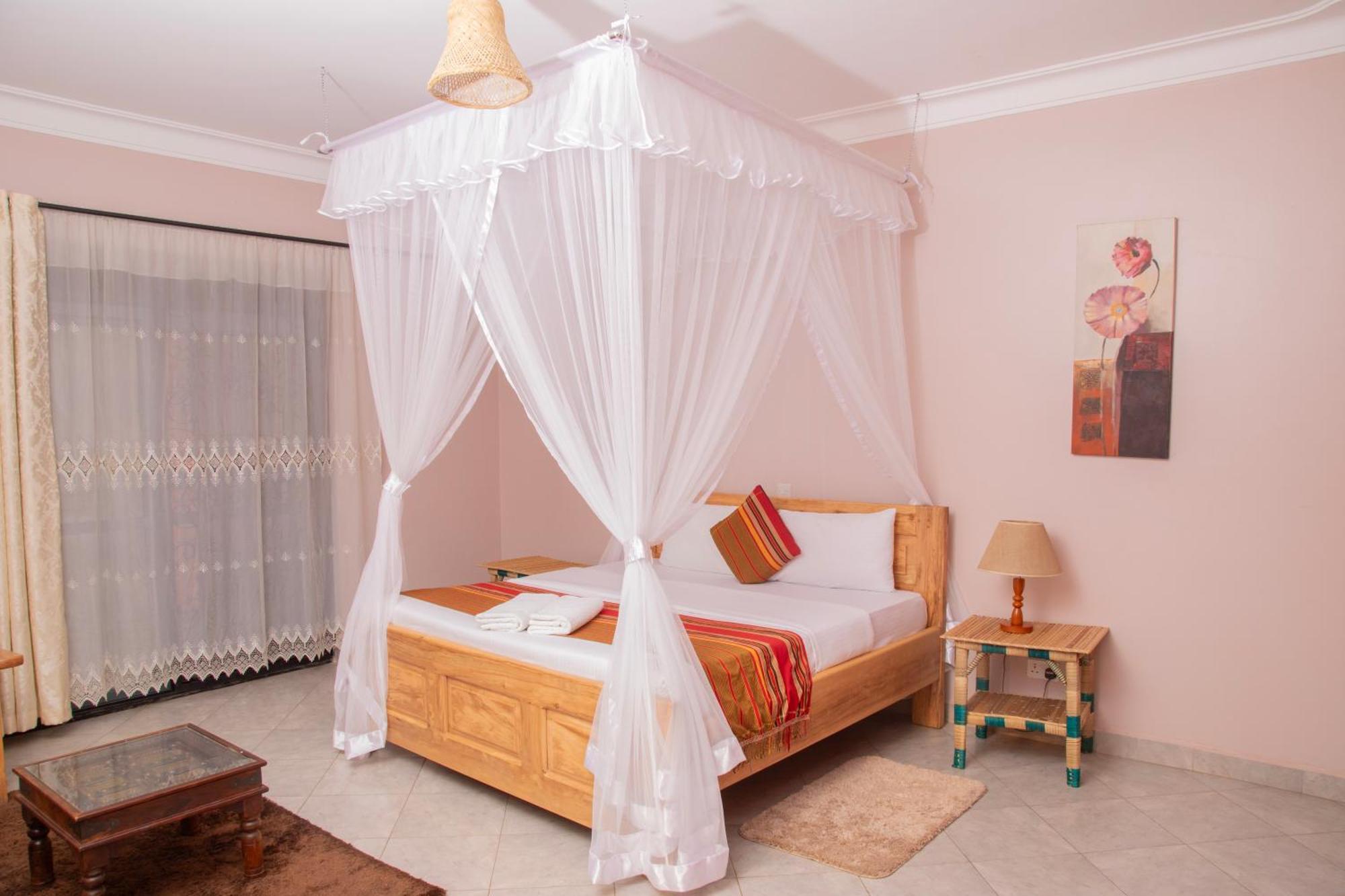 Silver Oaks Hotel Boma Fort Portal Eksteriør billede