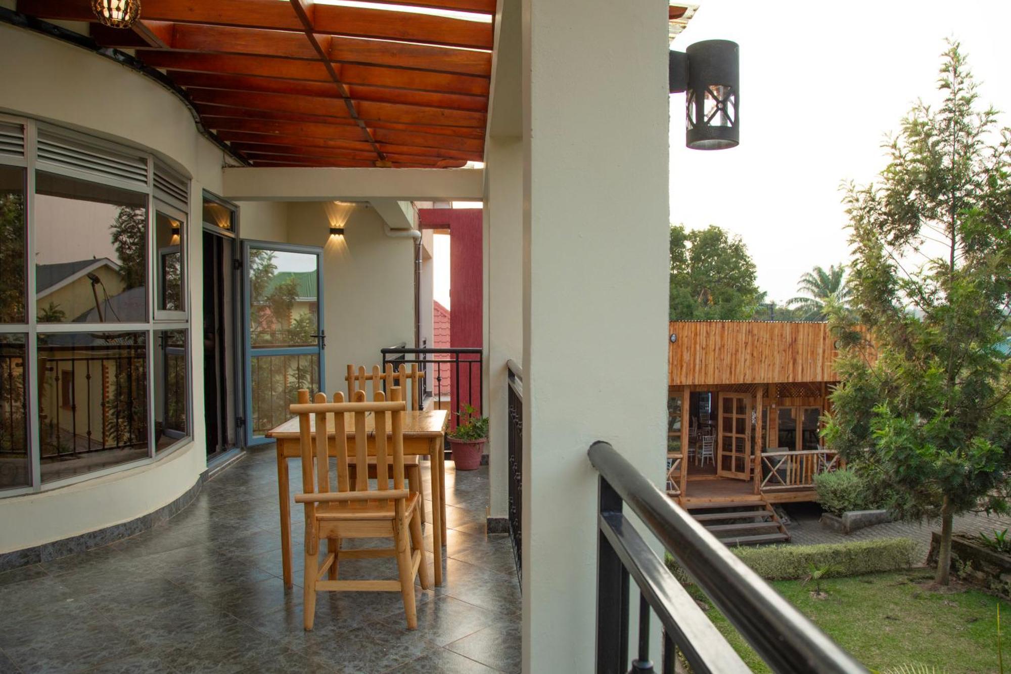Silver Oaks Hotel Boma Fort Portal Eksteriør billede