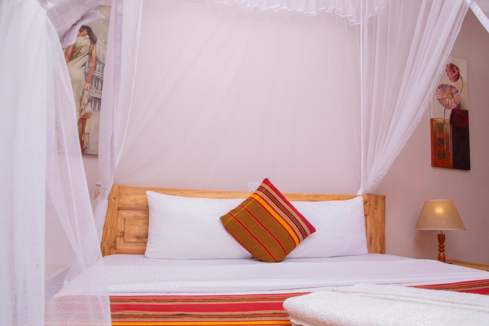 Silver Oaks Hotel Boma Fort Portal Eksteriør billede