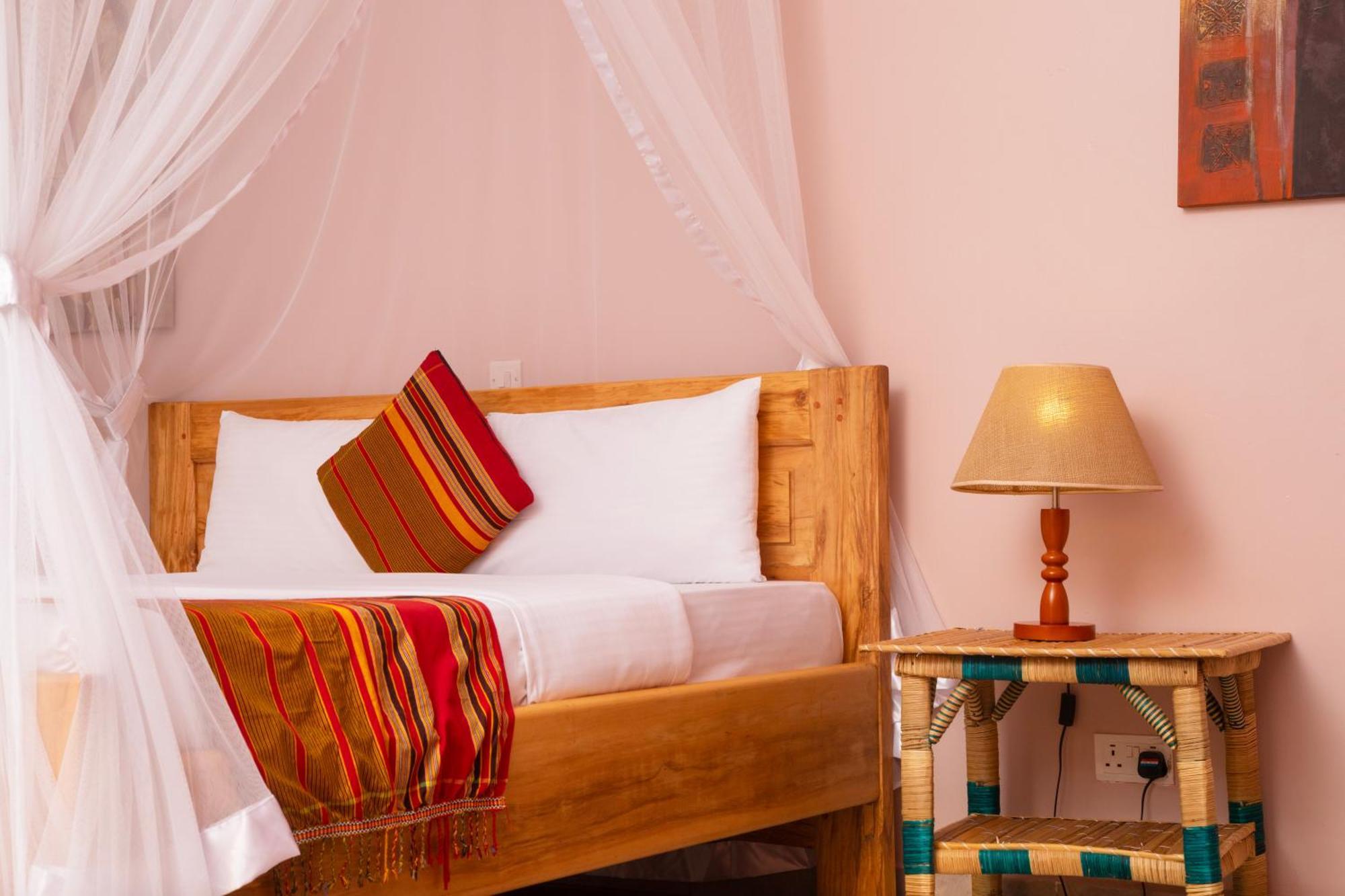 Silver Oaks Hotel Boma Fort Portal Eksteriør billede